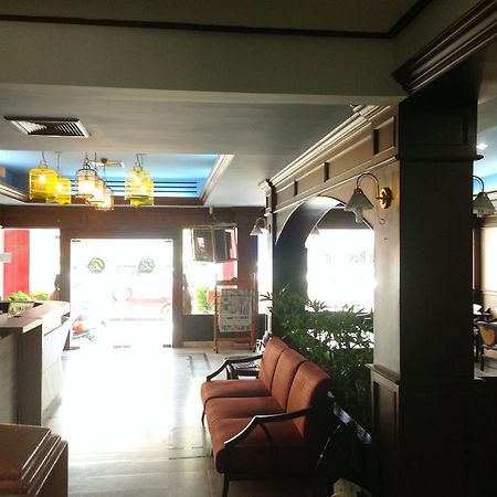 Rattana Mansion Hotel Phuket Buitenkant foto