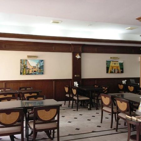 Rattana Mansion Hotel Phuket Buitenkant foto