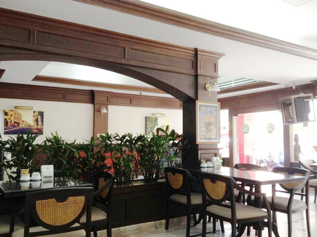 Rattana Mansion Hotel Phuket Buitenkant foto