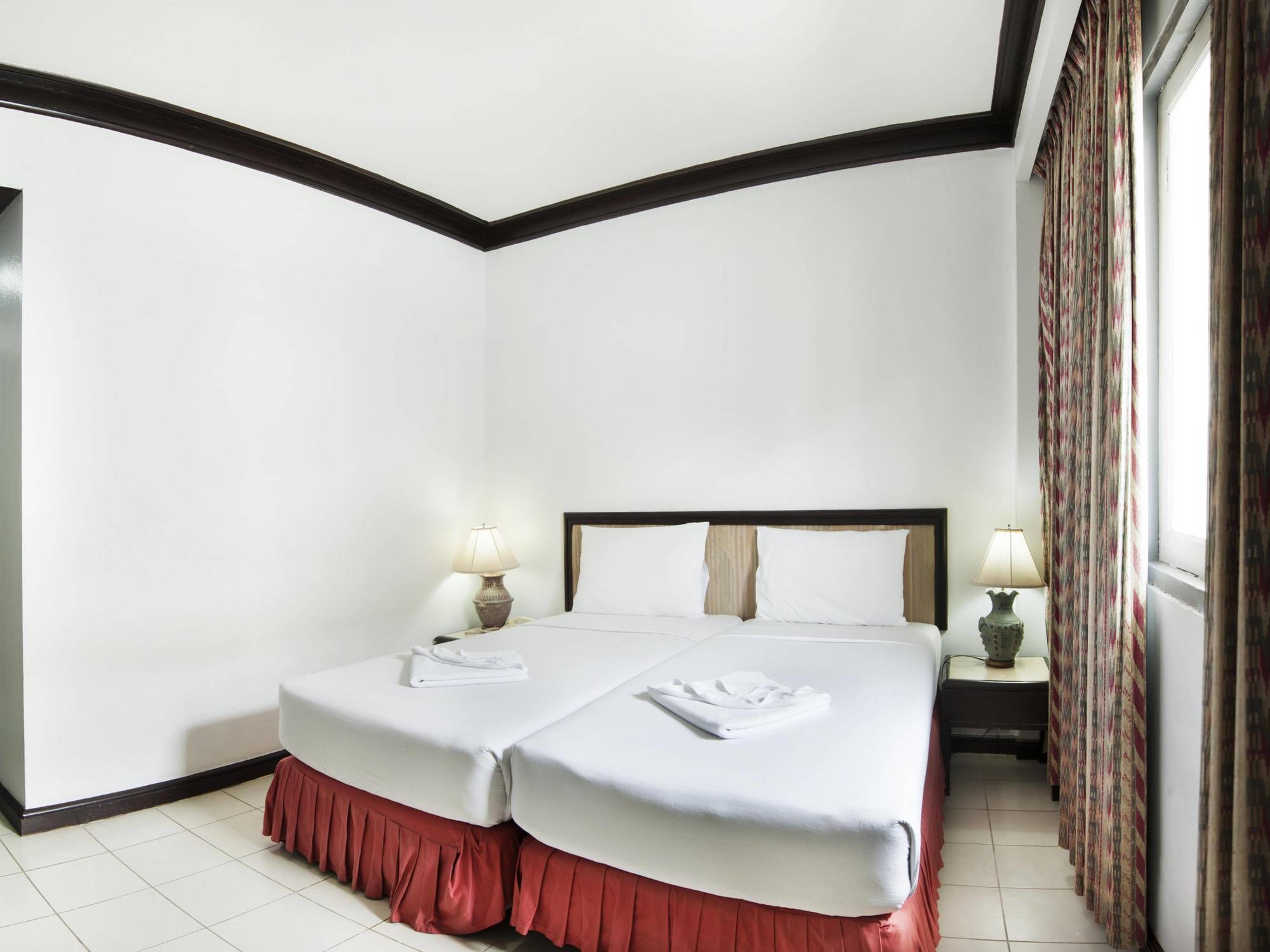 Rattana Mansion Hotel Phuket Buitenkant foto
