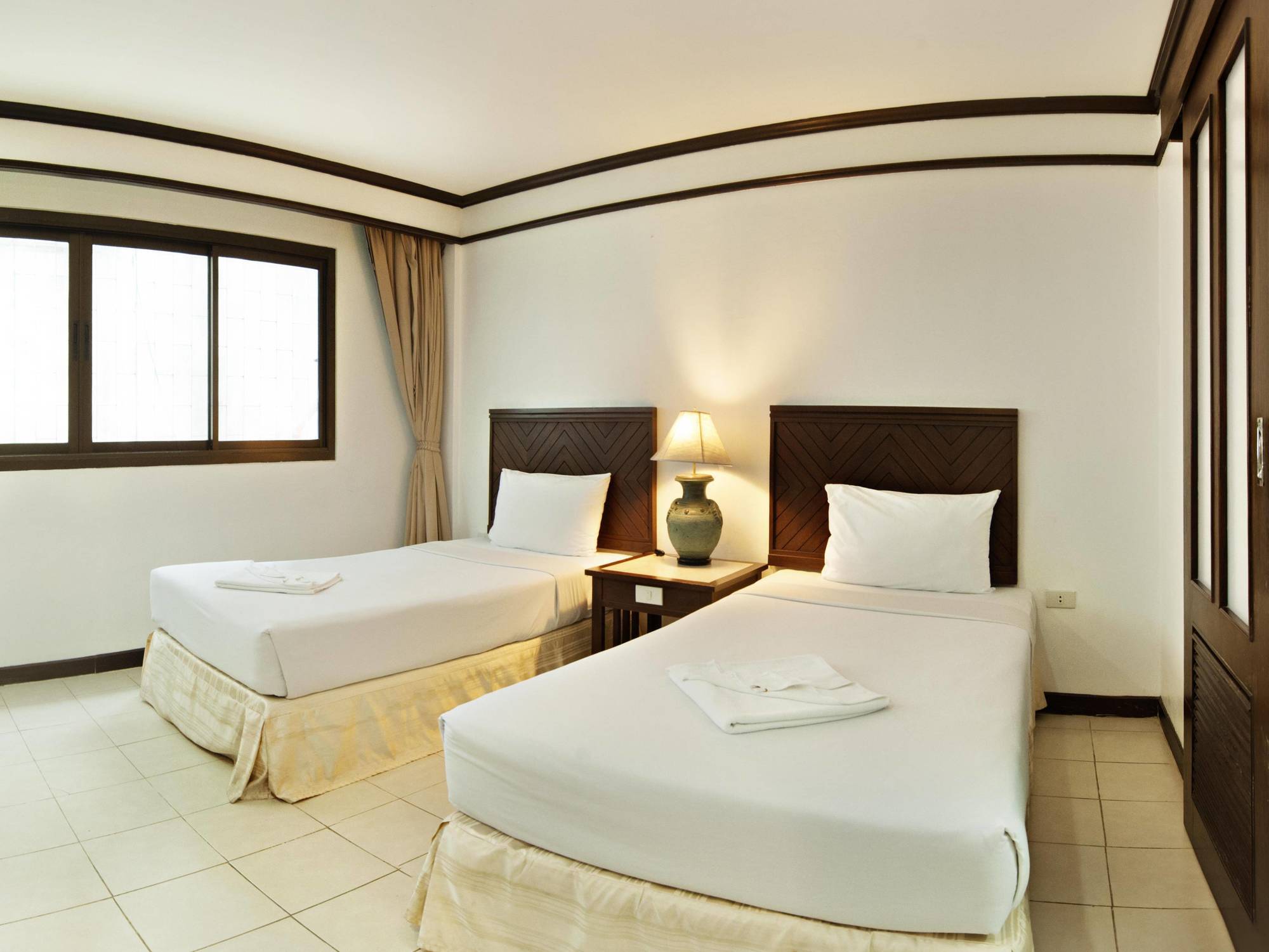Rattana Mansion Hotel Phuket Buitenkant foto