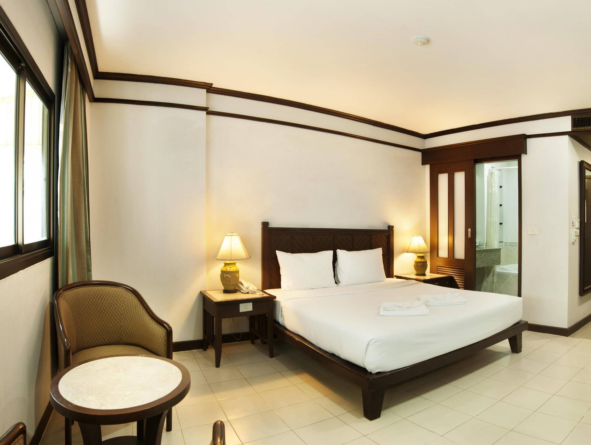 Rattana Mansion Hotel Phuket Buitenkant foto