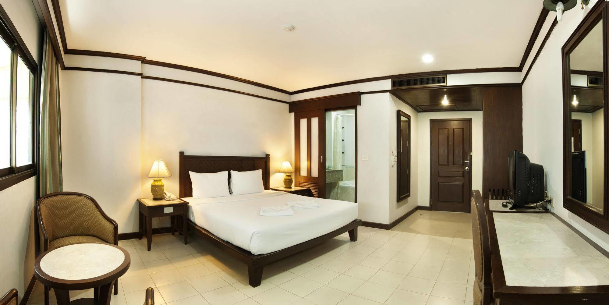 Rattana Mansion Hotel Phuket Buitenkant foto