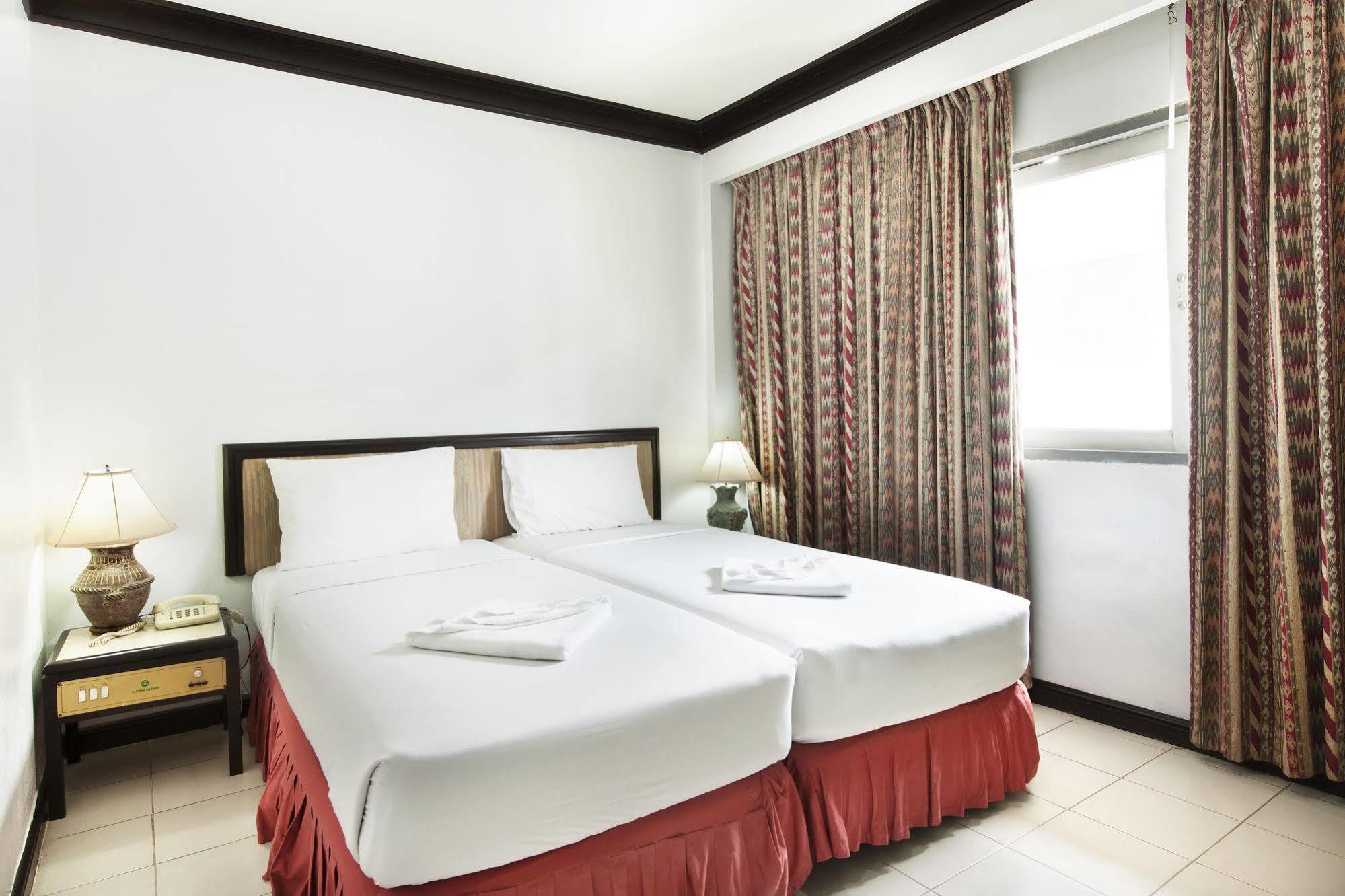 Rattana Mansion Hotel Phuket Buitenkant foto